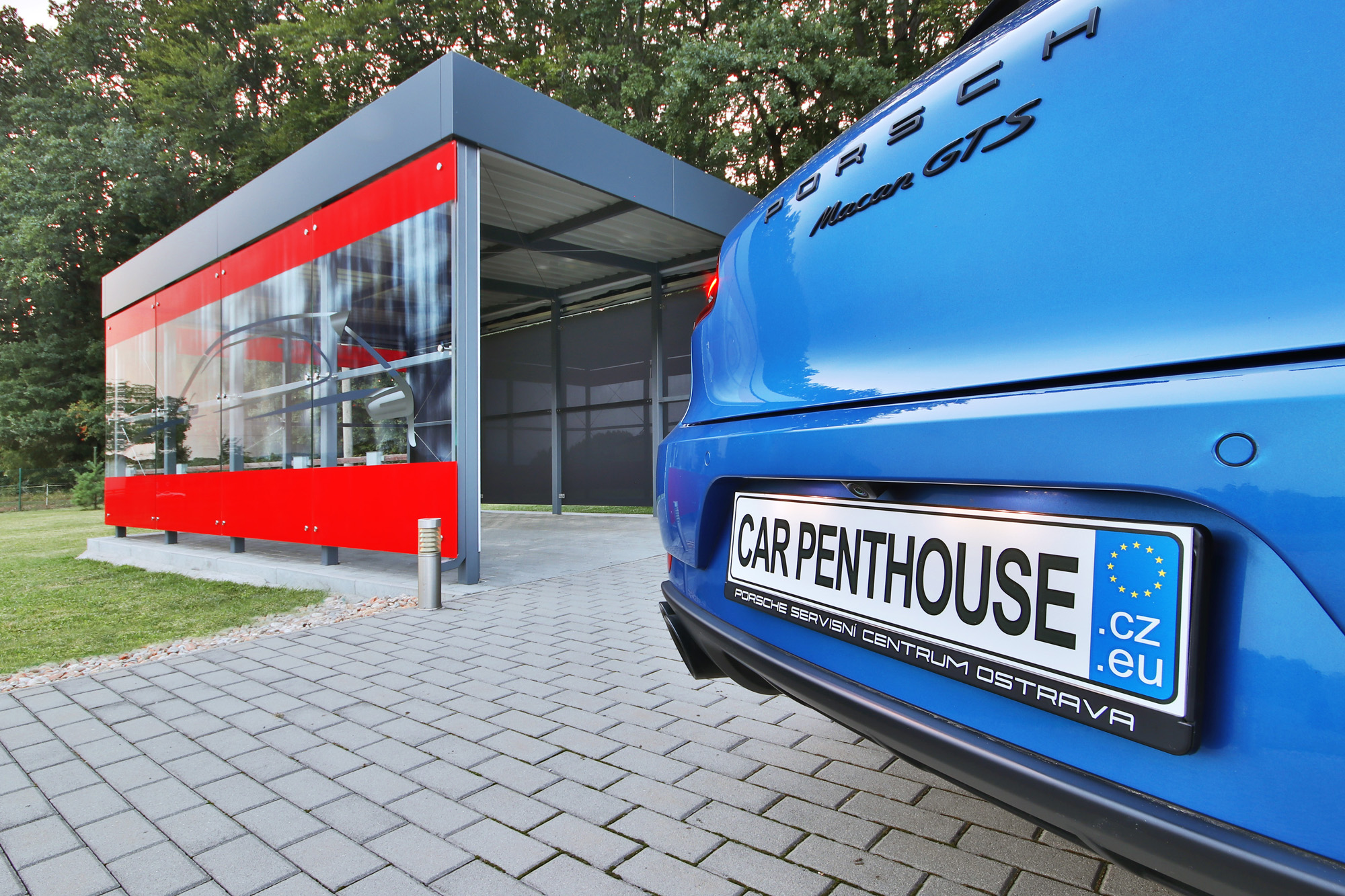 CAR PENTHOUSE 20 middle.jpg